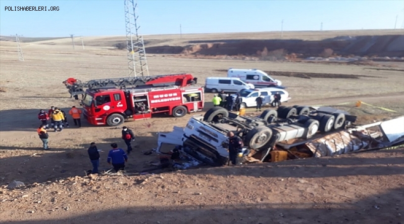 Kırşehir�de Devrilen tırın sürücüsü Hayatını kaybetti Trafik