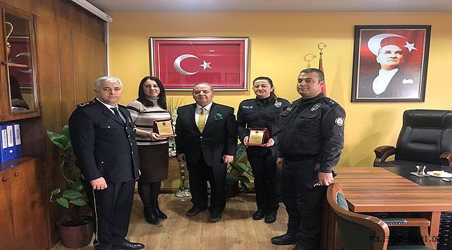 Başarılı-Bayan-Polisler-Ödüllendirildi 
