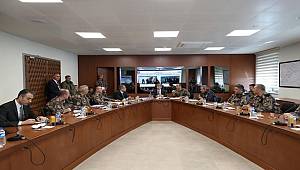 Emniyet Genel Müdürümüz Sayın Celal Uzunkaya, İçişleri Bakan Yardımcısı Sayın Muhterem İnce ile Birlikte Özel Harekât Başkanlığı ve Havacılık Daire Başkanlığında İncelemelerde Bulundu 