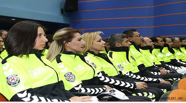 Trafik Birimlerimiz Yeni Kıyafetlerini Bugün İtibariyle Tüm Türkiye’de Kullanmaya Başladı 