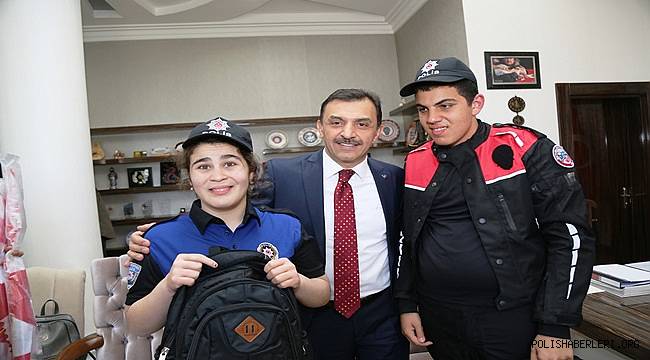 23 Nisan Ulusal Egemenlik ve Çocuk Bayramı Kapsamında Özel Sporcu Çocukların İl Emniyet Müdürümüz Sayın Mehmet Murat ULUCAN’ı Ziyaretleri 