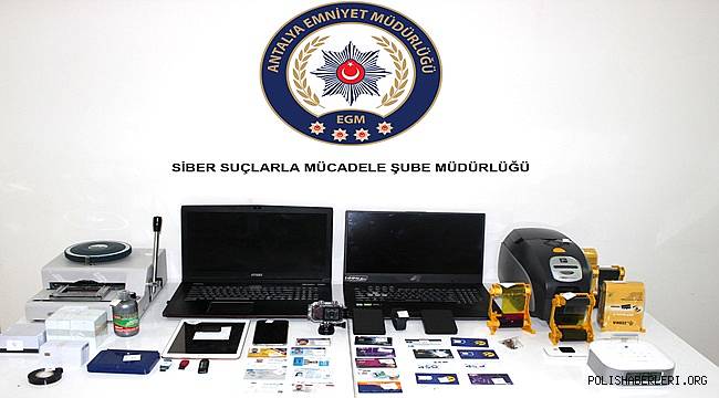 Antalya'da Banka veya Kredi Kartlarının Kötüye Kullanılması ve Resmi Belgede Sahtecilik Suçlarından 1 Şüpheli Yakalandı 