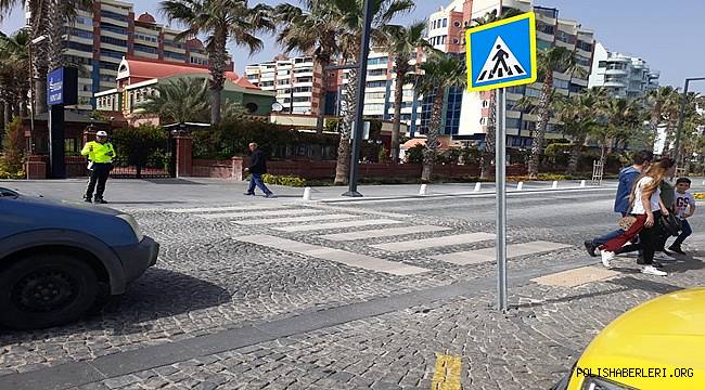 Antalya Polisi Öncelik Hayatın Öncelik Yayanın Sloganı İle Başlatılan Yaya Öncelikli Trafik Faaliyetlerine Devam Ediyor 