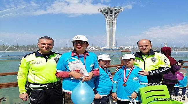 Antalya Polisi “Otizm Eksiklik Değil, Farklılıktır” Sloganı ile Otizmli Çocuklarla Buluştu 