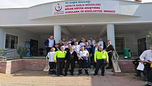 Antalya Polisi Tarafından Ambulans Sürücülerine Trafik Bilinçlendirme Eğitimi Verildi 