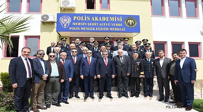 Emniyet Genel Müdürümüz Sayın Celal Uzunkaya, Mersin POMEM’in isminin Şehit Altuğ Verdi POMEM olarak değiştirilmesi adına düzenlenen törene katıldı. 