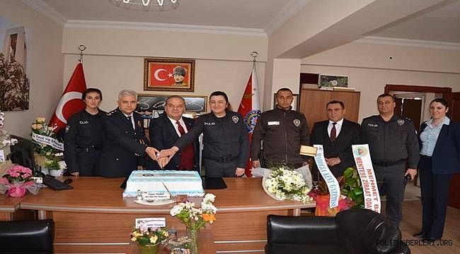 Kaymakam Polislerin Mutluluğunu Paylaştı 