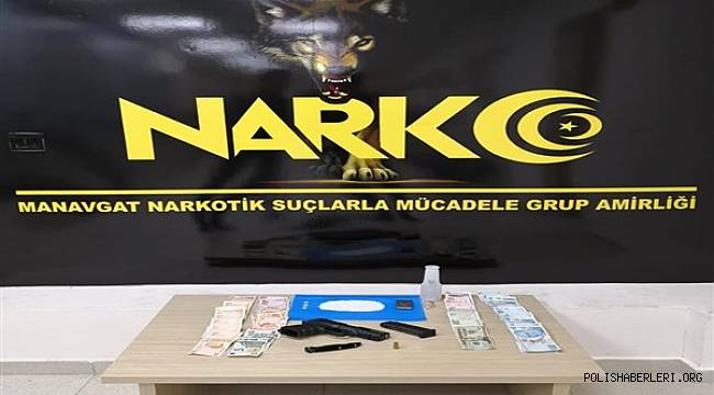Manavgat İlçesinde Durdurulan Araç İçerisinde 3 Şüpheli Uyuşturucu Madde ve Ruhsatsız Tabanca İle Yakalandı