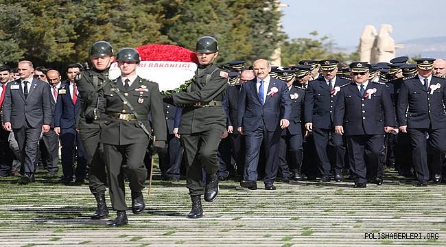 Türk Polis Teşkilatımız 174’üncü Kuruluş Yıl Dönümünde Atamızın Huzurunda  