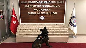 Van'da 100 paket halinde toplam 50 Kilo 930 Gram Eroin Maddesi ele geçirilmiştir.