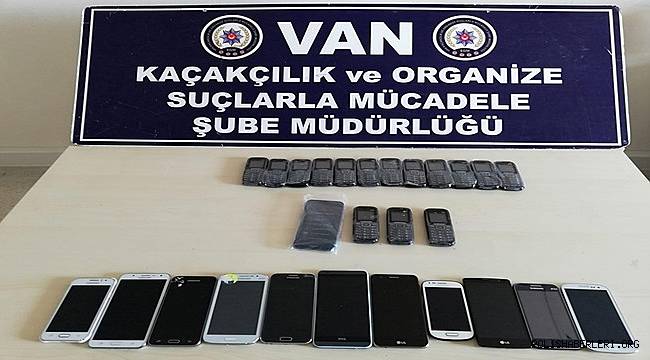 Van Emniyeti Tarafından Gümrük Kaçağı Cep Telefonu Ele Geçirildi 