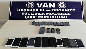 Van Emniyeti Tarafından Gümrük Kaçağı Cep Telefonu Ele Geçirildi