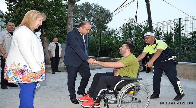Adana İl Emniyet Müdürlüğü, Polis evinde Şehit ve Gazi Aileleri onuruna iftar yemeği verdi. 
