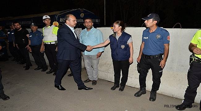 Adana İl Emniyet Müdürü Zafer Aktaş, Çimento Kavşağı Polis Uygulama Noktasında İftar Yaptı 