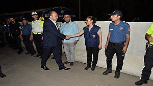 Adana İl Emniyet Müdürü Zafer Aktaş, Çimento Kavşağı Polis Uygulama Noktasında İftar Yaptı 