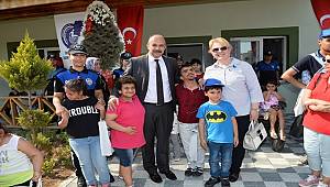 Adana İl Emniyet Müdürü Zafer Aktaş ile eşi Meryem Aktaş hanımefendi 16 Mayıs 2019 günü Engelsiz Yaşam ve Farkındalık Derneğini ziyaret etti. 