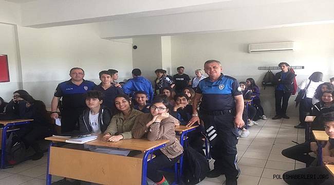 Antalya Polisi Öğrenci ve Öğretmenlere Yönelik Verdiği Seminerlerle Suç Konularında Bilgilendirmeler Yaptı 