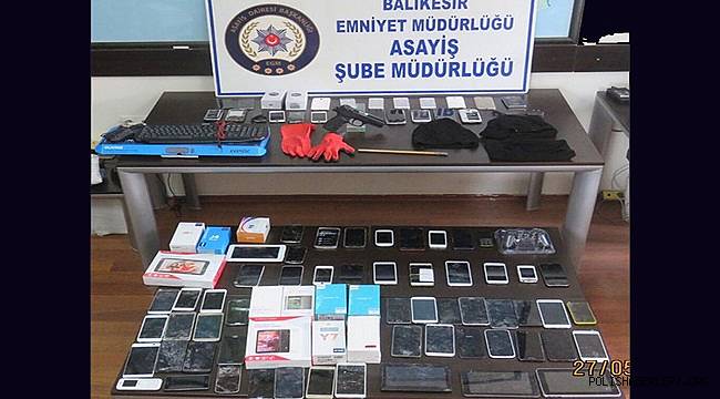 BALIKESİR'DE  POLİS-HIRSIZ KOVALAMACASI FİLM SAHNELERİNİ ARATMADI. 
