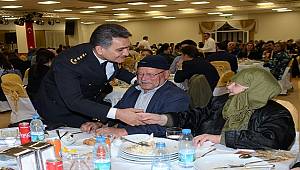 Balıkesir İl Emniyet Müdürlüğü tarafından Polisevinde her yıl geleneksel olarak gerçekleştirilen iftar yemeğinde şehit aileleri ve gazilerle bir araya geldi.