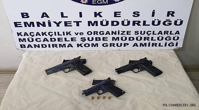BANDIRMA'DA SİLAH KAÇAKCILIĞI,KARGO PAKETİNDEN 3 ADET SİLAH ÇIKTI.