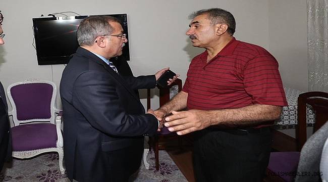 Emniyet Genel Müdürümüz Sayın Celal Uzunkaya Şehit Komiser Yardımcısı Şükrü Can Kayadibi’nin Ailesine Taziye Ziyaretinde Bulundu 