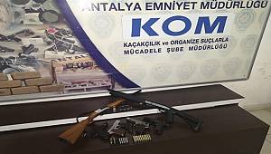 Antalya'da Silah Kaçakçılığı ve Ticareti Suçundan 3 Şüpheli Yakalandı