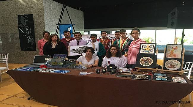 “Geçmişimiz Geleceğin Ellerinde Canlanıyor” Projesi Kapsamında Mesleki Eğitimlerini Başarıyla Tamamlayan Kursiyerlerle Sertifikaları Verilmiştir 