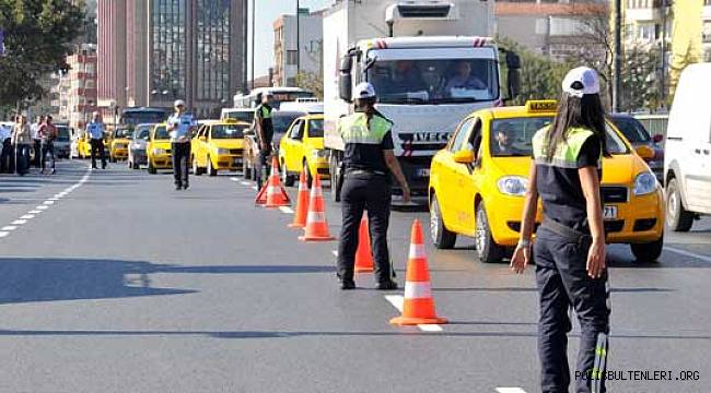 İstanbul Trafik Denetleme Şube Müdürlüğü Sivil Trafik ekiplerince taşkınlık yapan sürücüler yakalandı