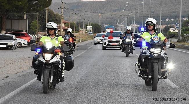 Menteşe İlçe Emniyet Müdürü Sn.Tümer Yılmaz  Şahsi Aracını  Gelin arabası Yaptı.