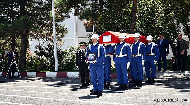 TEKİRDAĞ İL EMNİYET MÜDÜRÜMÜZ SAYIN MUSTAFA AYDIN İL JANDARMA KOMUTANLIĞINDA DÜZENLENEN CENAZE MERASİMİNE KATILDI 