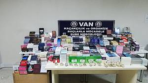Van Emniyet Müdürlüğü Ekipleri Gümrük Kaçağı Parfüm ve Saat Ele Geçirildi