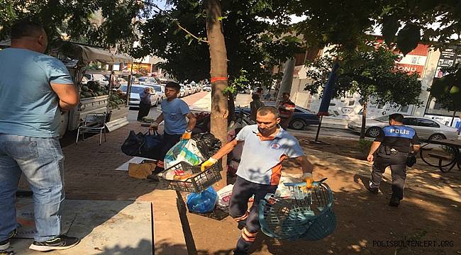 Antalya'da Bi Mekan Şahıslar Tarafından Hurda Eşya Stoklanan Park Temizlendi 