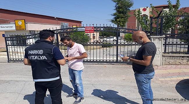 Antalya'da Uyuşturucu İle Mücadele Alanında Okullar Ve Çevrelerinde Denetim Yapıldı