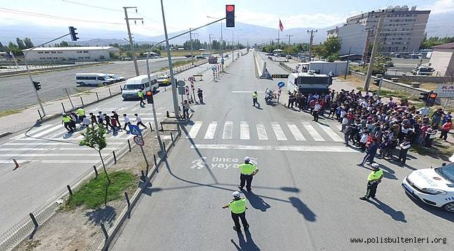 Iğdır’da Öğrencilere Uygulamalı Trafik Güvenliği Eğitimi Verildi