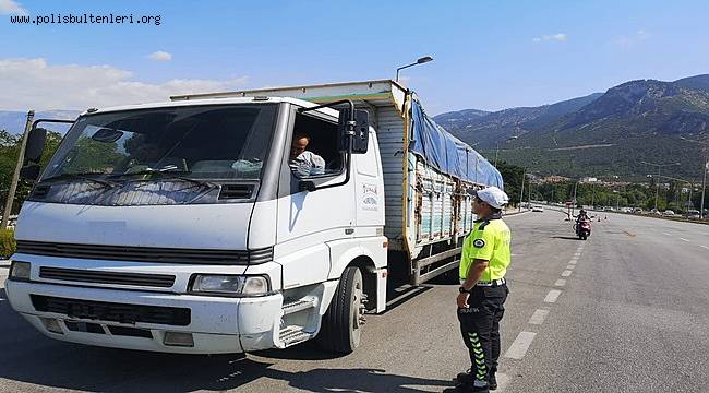Karayolunda Bekleme Yapan Araçların Denetimi Gerçekleştirildi 