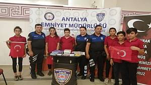 Antalya Polisi Lise Öğrencileri İle Birlikte Barış Pınarı Harekatına Destek Verdi 