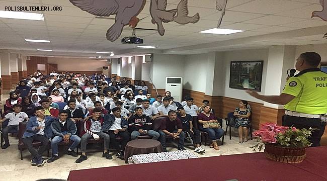 Antalya Polisi Liselerde Bilgilendirme Semineri Verdi