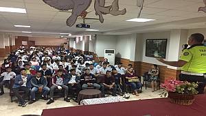 Antalya Polisi Liselerde Bilgilendirme Semineri Verdi