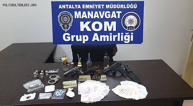 Manavgat İlçesinde Silah Ticareti, Uyuşturucu Madde Ticareti ve Resmi Belgede Sahtecilik” Suçundan 4 Şüpheli Yakalandı 