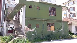 Muratpaşa İlçesinde Uyuşturucu Bağımlılarının Mekanı Haline Gelen Bina İle İlgili Çalışma Yapıldı 