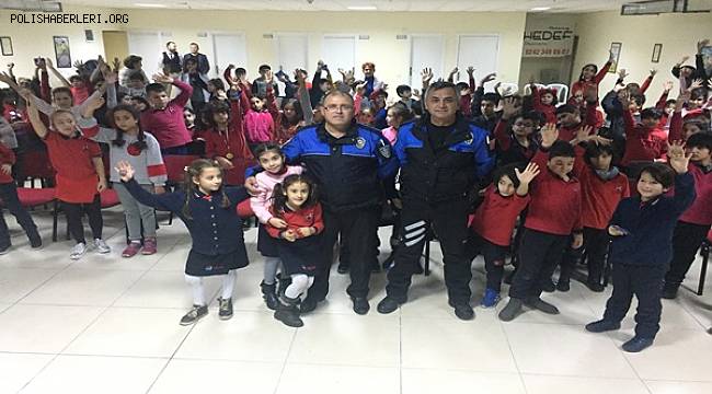 Antalya Polisi Öğrenci ve Öğretmenlere Yönelik Verdiği Seminerlerle Suç  Konularında Bilgilendirmeler Yaptı 