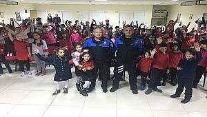 Antalya Polisi Öğrenci ve Öğretmenlere Yönelik Verdiği Seminerlerle Suç Konularında Bilgilendirmeler Yaptı 