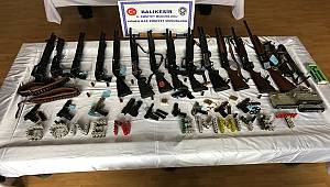 BALIKESİR'DE POLİSTEN 15 AYRI ADRESE ŞAFAK OPERASYONU. 