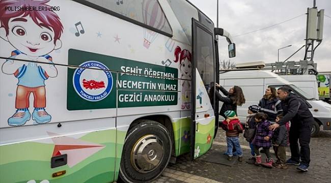 Gezici Anaokulu Depremzede Çocukların Yüzünü Güldürdü 