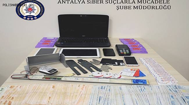 ATM Cihazlarına Kart Kopyalama Düzeneği Yerleştirerek Dolandırıcılık Yapan 2 Şüpheli Yakalandı 