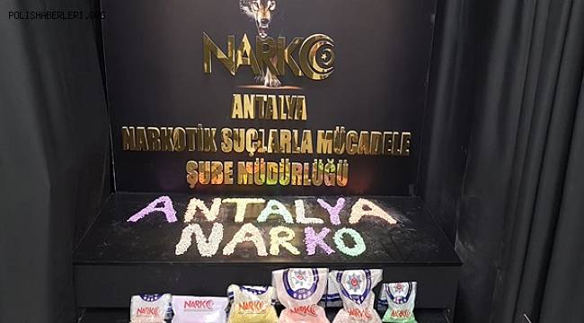 Bir Araç İçerisinde Yüklü Miktarda Uyuşturucu Hap Ele Geçirildi