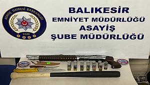 BALIKESİR'DE POLİS SON 48 SAAT İÇİNDE YAPTIĞI UYGULAMALARDA 9 ADET SİLAH ELE GEÇİRDİ.