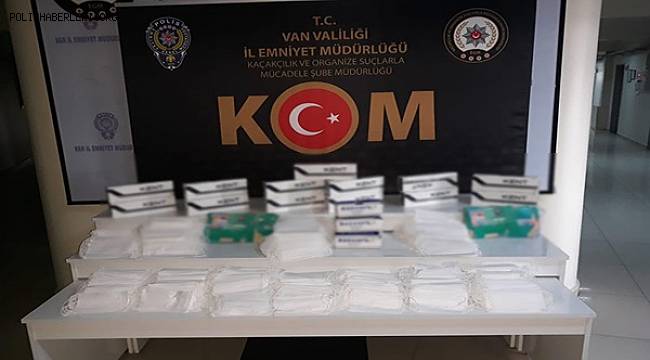 Van'da Gümrük Kaçağı Tıbbi Maske ve Sigara Ele Geçirildi