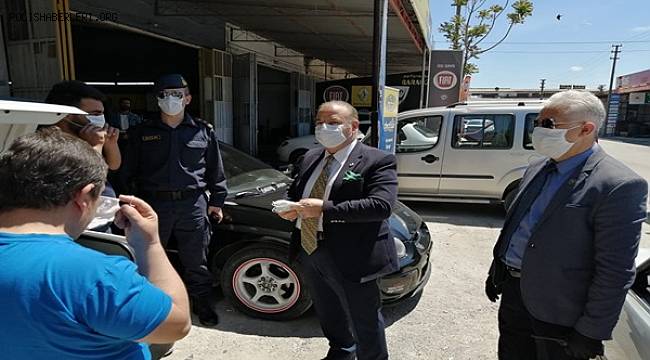Menteşe Kaymakamı Vatandaşlara Maske Dağıttı 