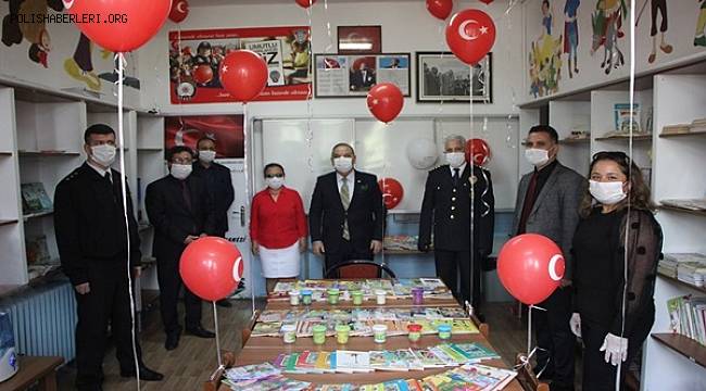 Polislerden 23 Nisan Hediyesi 